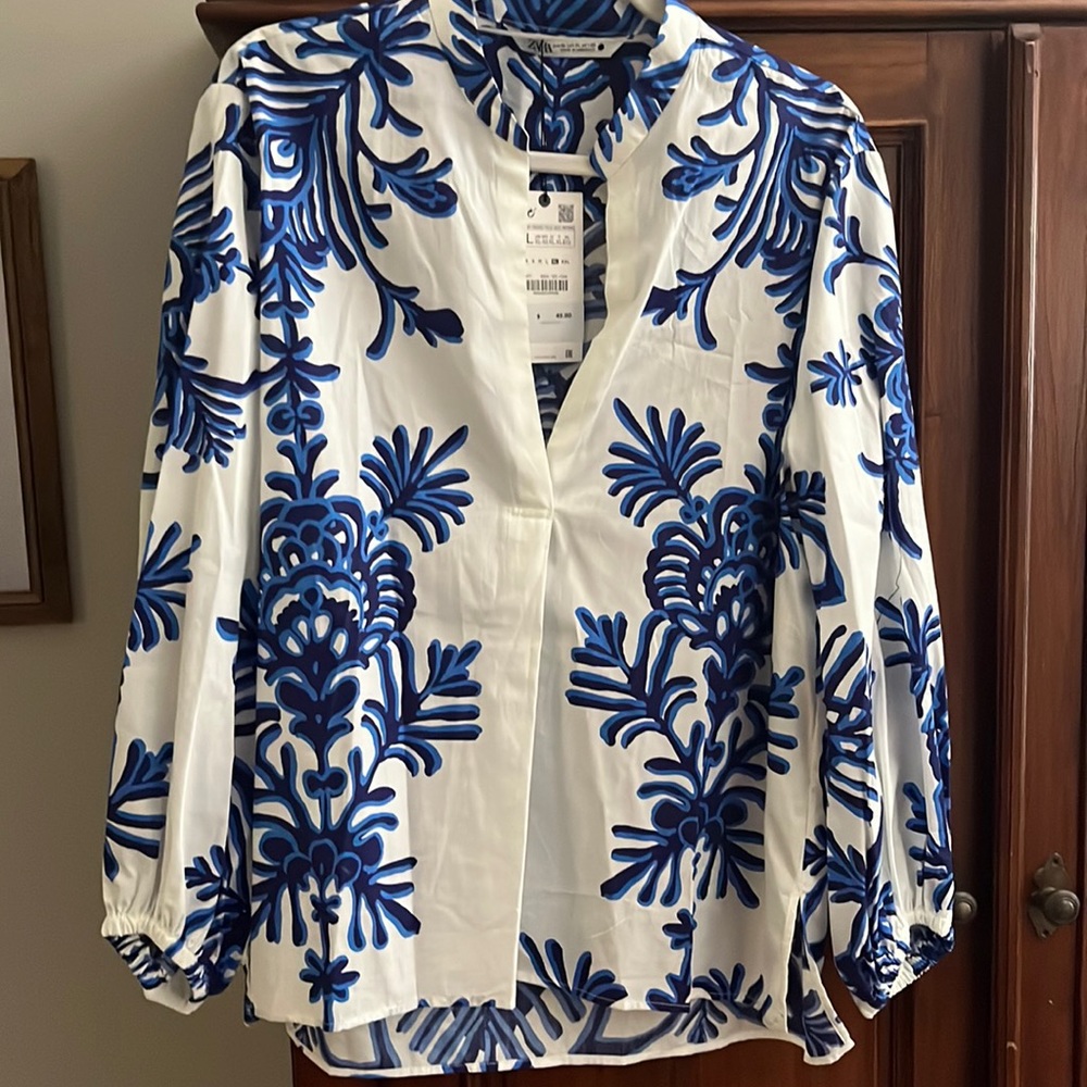NWT blue and white three quarter sleeved blouse